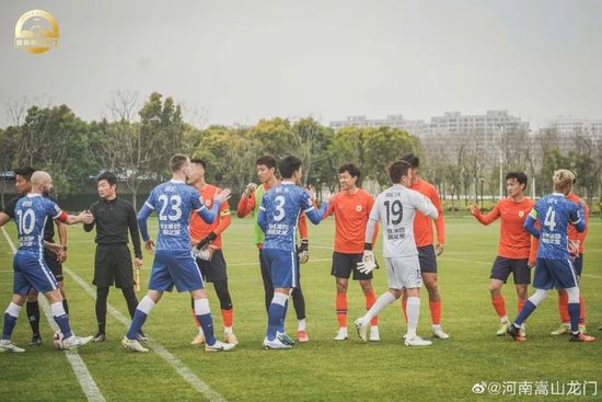 今天片方终于发 《情圣》4天票房破2亿 元旦小长假收获五项冠军 2017-01-03 ​2017开年超爆笑电影《情圣》正在全国狂欢热映，元旦小长假票房突破2亿，一举拿下票房冠军、场次冠军、人次冠军、上座率冠军和口碑冠军五项纪录，实力证明影片为假期观影首选。