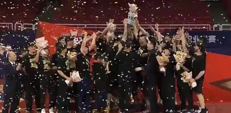 宋方金认为核心原因是影片缺乏时间线上的纵深感，人物的命运很难有大起大落。