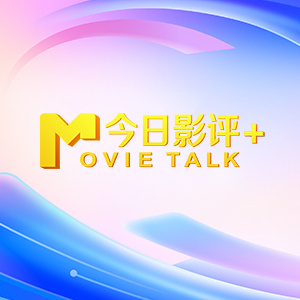 时而身着红色毛衣，气质沉静，却极为抢眼；